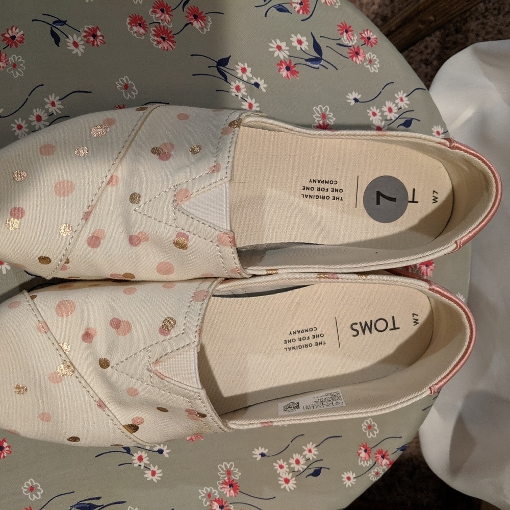 Tom's size 7 rose gold, gold glitter canvas shoes
